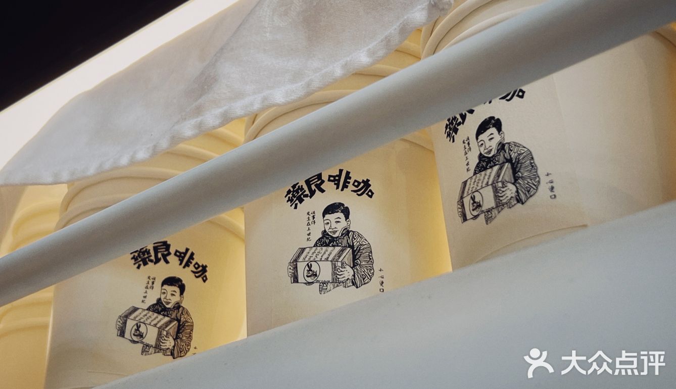 感觉进到了一个神奇的万花筒世界，有很多东西有点意思
