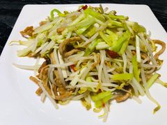 韭黄豆芽炒肉丝-榆味拼三鲜(怀德路店)