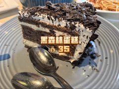 -LENBACH兰巴赫西餐啤酒坊(大连东港店)