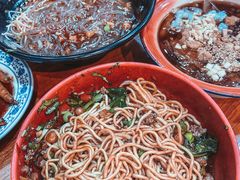 -爆炸头阿姨小四川正宗川味小吃(无任何分店)