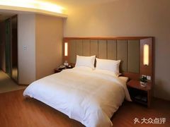 -全季酒店(重庆李子坝牛角沱地铁站店)