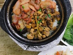 香菇滑鸡拼叉烧煲仔饭-煲煲香快餐(南京路店)