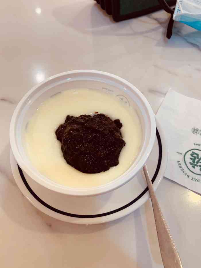 点了份「红豆双皮奶」双皮奶奶味十足,红豆微甜 还点了份新饮品