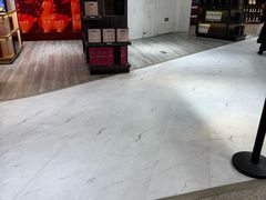 -日上免税店(三径路t3店)