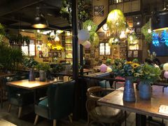 -临界音乐酒馆·小龙虾·江湖菜(华熙LIVE·鱼洞店)