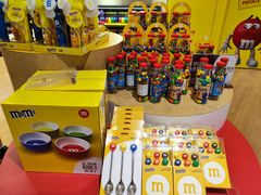 -m豆巧克力世界(上海世茂广场店)