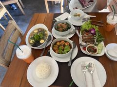 -Chom Cafe and Restaurant