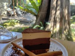 -Chom Cafe and Restaurant