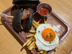 27&nbsp;牛肉汉堡-HELLO 27 意面·沙拉·帕尼尼