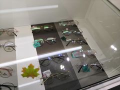 -提一眼镜·蔡司·依视路(小寨店)