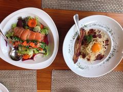 -Chom Cafe and Restaurant