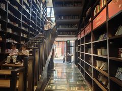 -钟书阁(松江泰晤士小镇店)