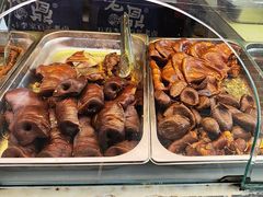 -老鼎万春卤菜(五代传承创始老店)