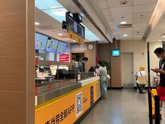 自助取餐区-麦当劳(轻轨曹杨路店)