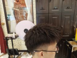 -东方先生国潮男士理发馆