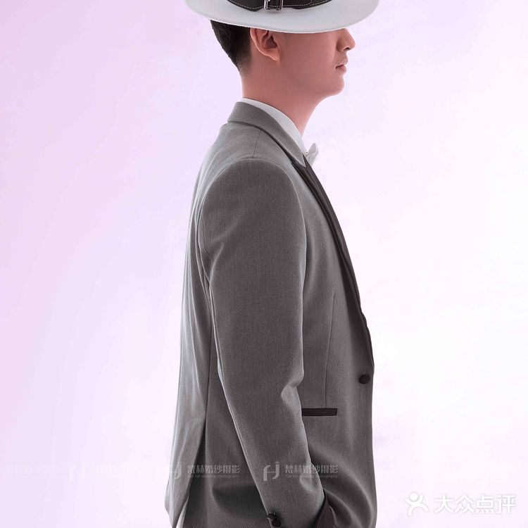 专业的无影棚拍摄，画面干净又高级