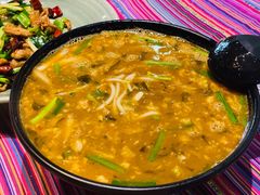 -香巴拉云南餐厅(华莱坞店)