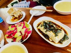 松花蛋拌豆腐-宝瑞门钉肉饼店