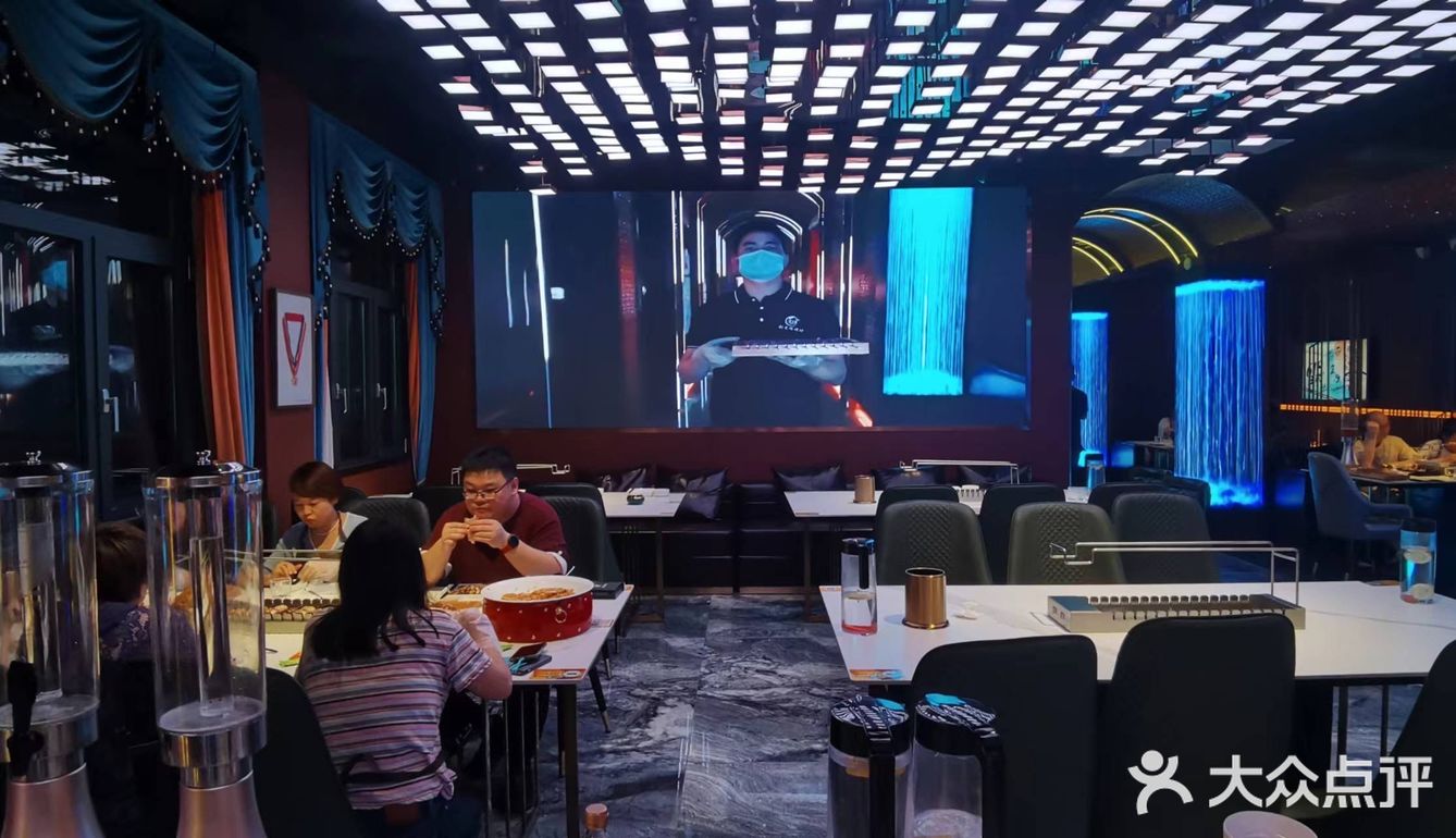 走带你去豪华版烧烤店撸串喝酒唱K🎤