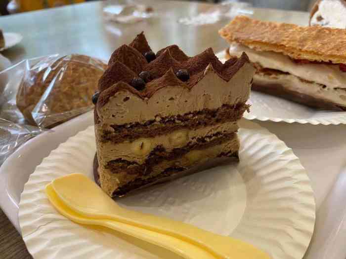 blue洛兰西点(粮道街店)-"美食一条街,少不了粮道街咯.相约朋友慢慢.