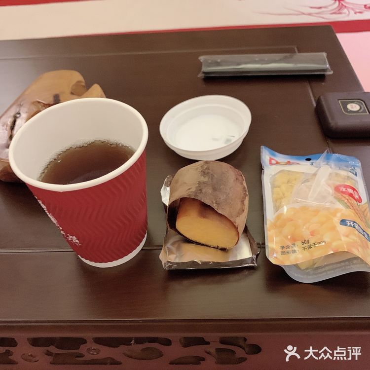 测了体温和登记就来到二楼。然后会有小姐姐热情招待你