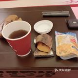 测了体温和登记就来到二楼。然后会有小姐姐热情招待你