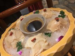 -老牌坊云南鱼豆花火锅(爱建店)