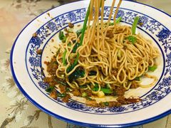 -渝之汇牛肉豌杂面