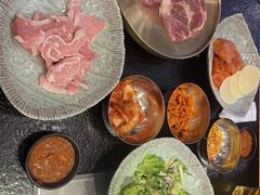 -臻牛烤肉
