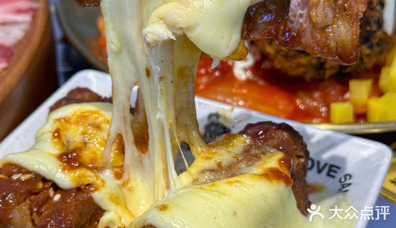 又来武汉吃胖嘟嘟的“厚切年糕”！酱汁爆多多！