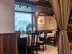 -巷子里小酒馆(繁荣路店)