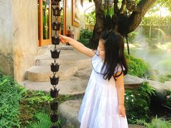 -Chom Cafe and Restaurant