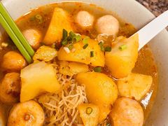 咖喱薯仔鱼蛋面-万利洪记粉面美食