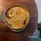 那天溜达着就近找了一家，就这样来到铁手 点了杯dir