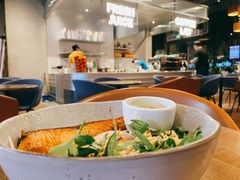 煎三文鱼牛油果色拉-wagas(暖山店)