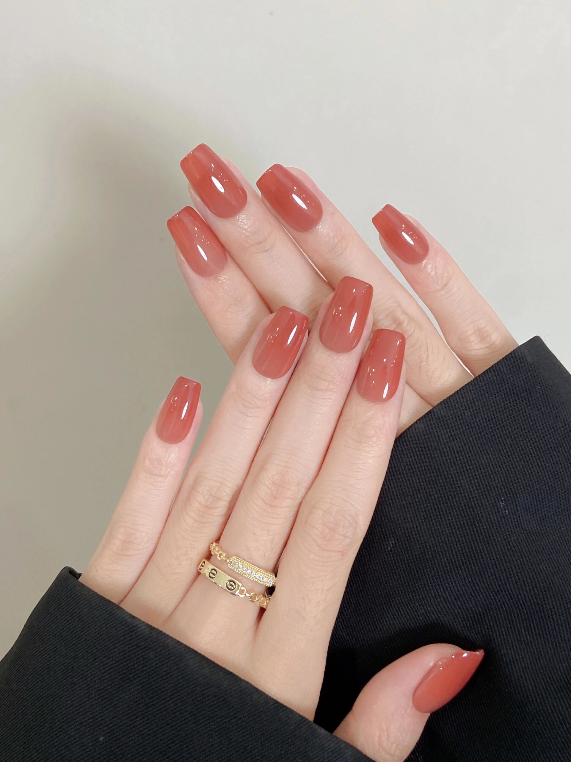 山楂红渐变美甲