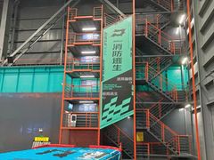 -极限PLAY运动娱乐新世界·团建派对潮玩休闲馆·室内蹦极高空游乐园