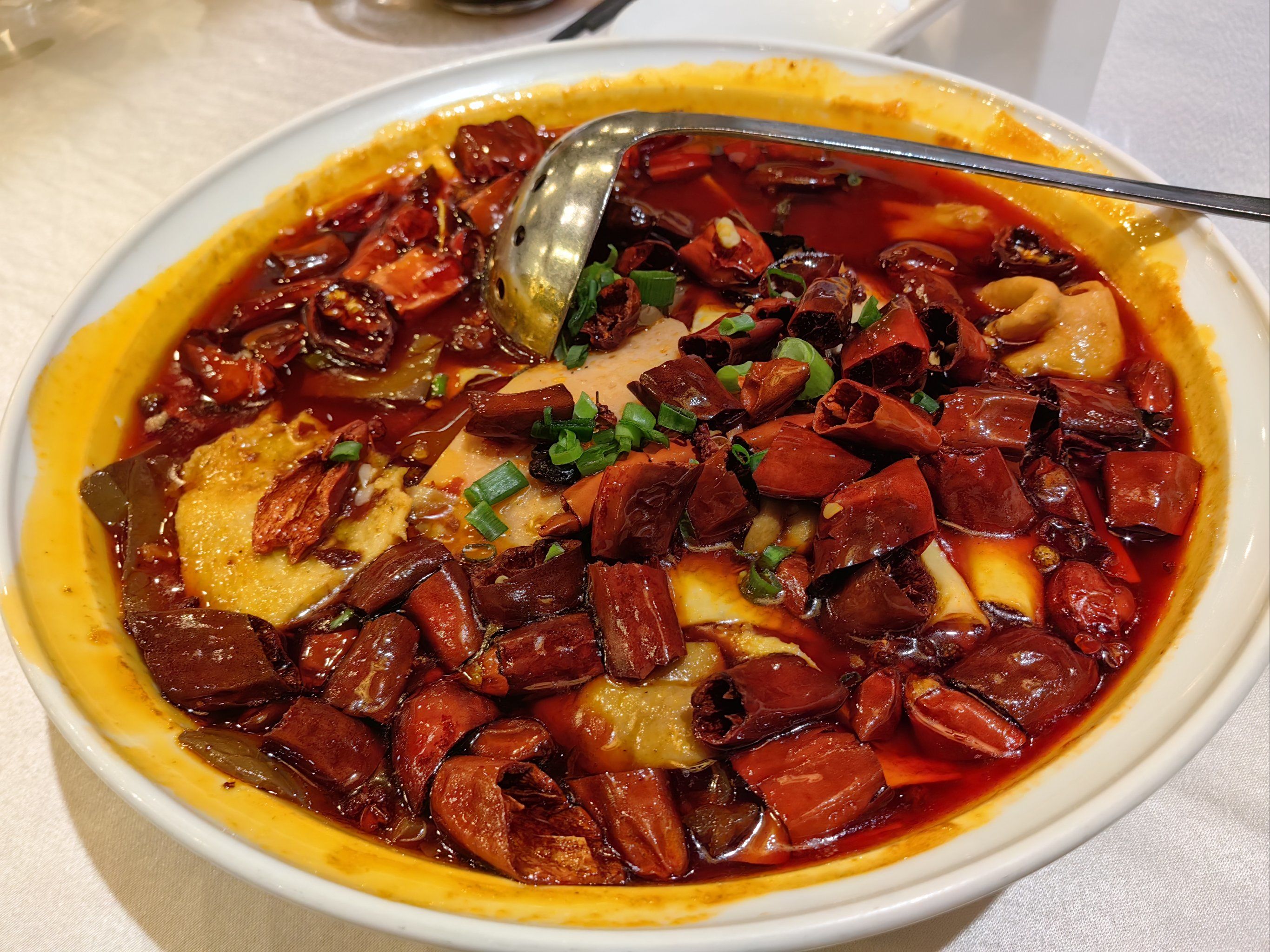 峨眉酒家菜品里最喜欢:宫保鸡丁,干煸野山菌,贝勒爷烤肉