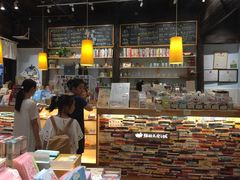 -猫的天空之城概念书店(杭州南宋御街店)