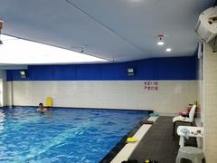 -小海豚国际游泳培训中心(松江九亭店)