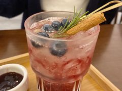莓果苏打水-洛蒂·咖啡与轻食
