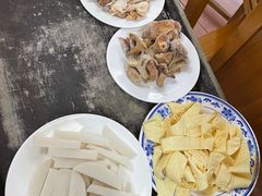 -东巴谷野生菌火锅餐厅