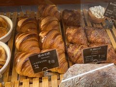 -天井·丑面包搭咖啡