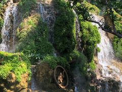 -Chom Cafe and Restaurant