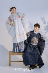 -现代经典婚纱摄影