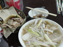 -金卯白肉罩火烧