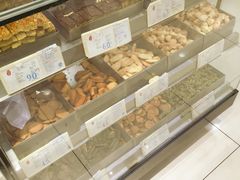 面包甜点陈列柜-上海哈尔滨食品厂(淮海中路店)