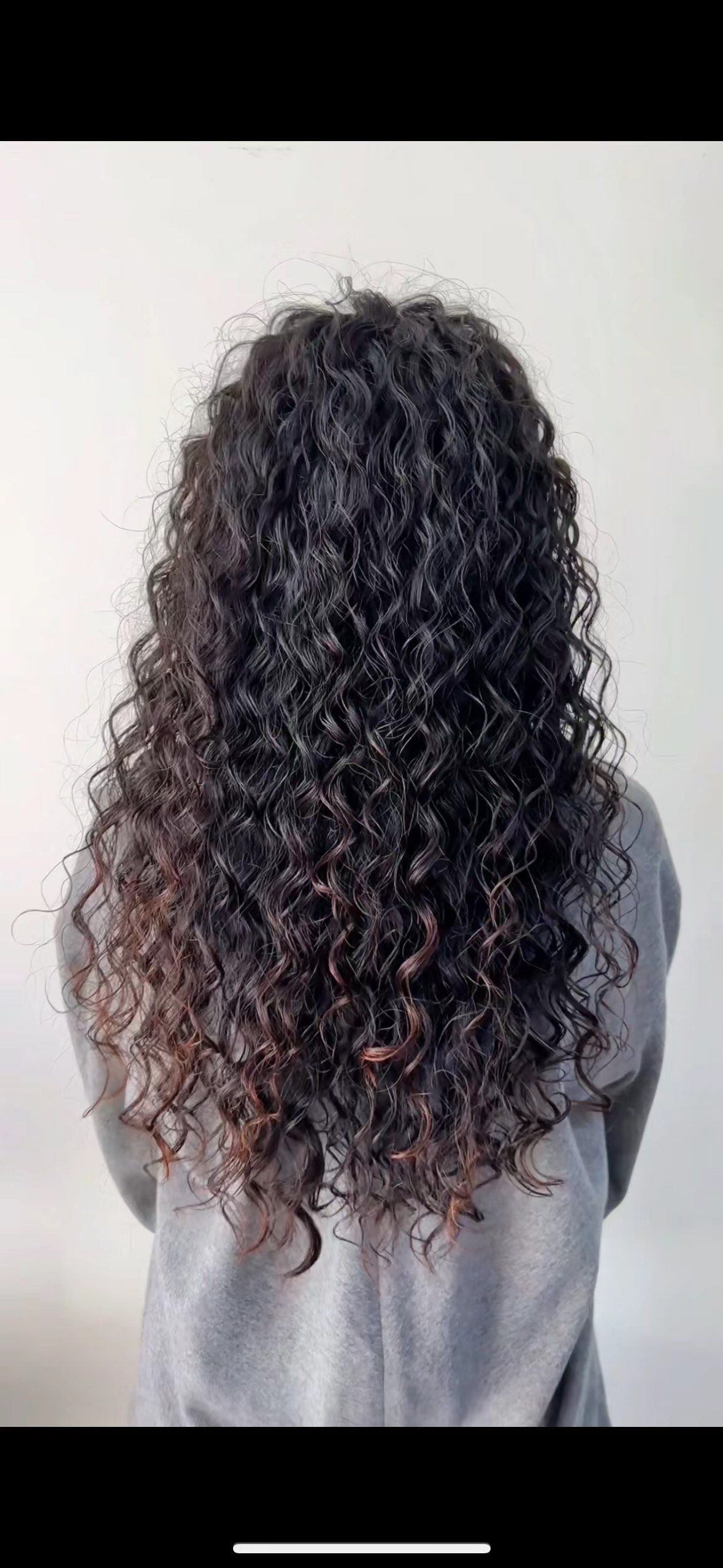 头发少的美女可以尝试一下这款发型

螺旋烫半扭转,洋气又好看#要