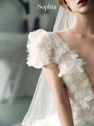 点击看大图 -Renee芮亦婚纱