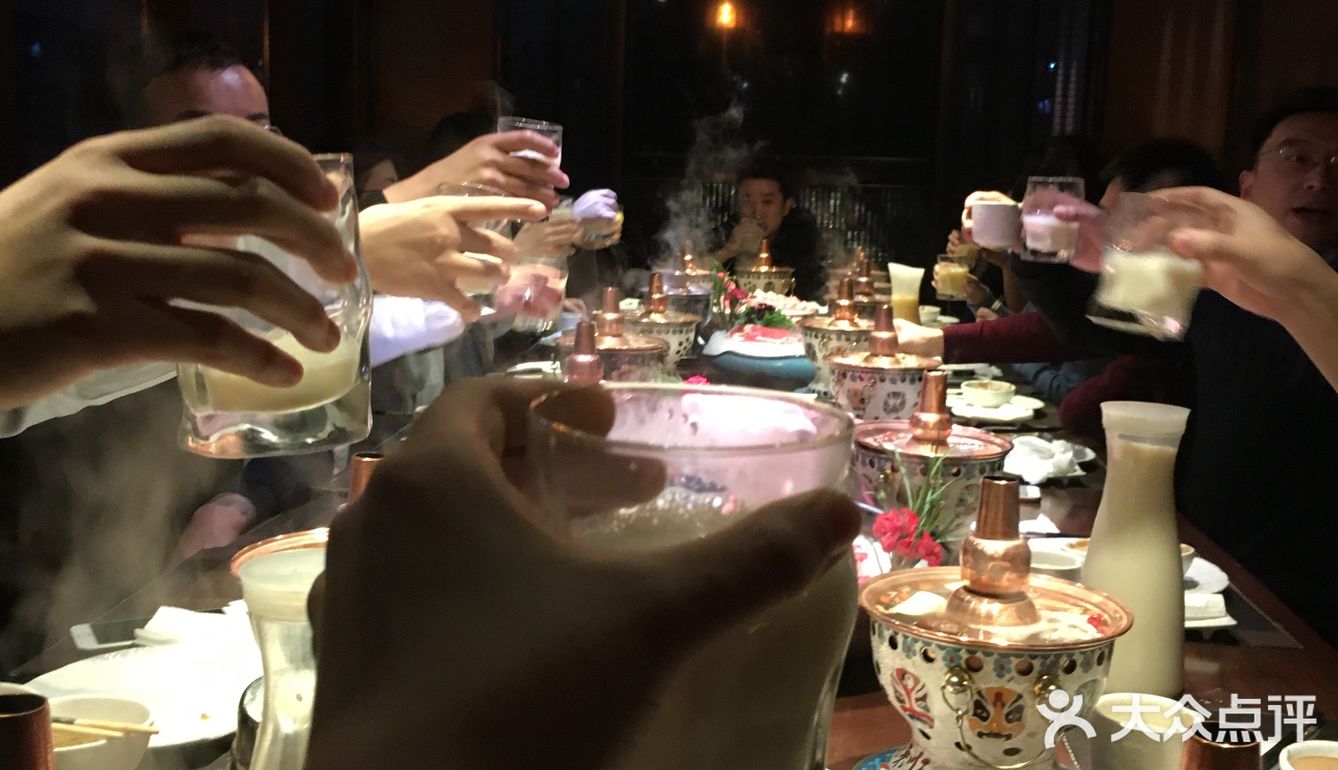 可以单人单锅，也可以有大锅。小料比较全